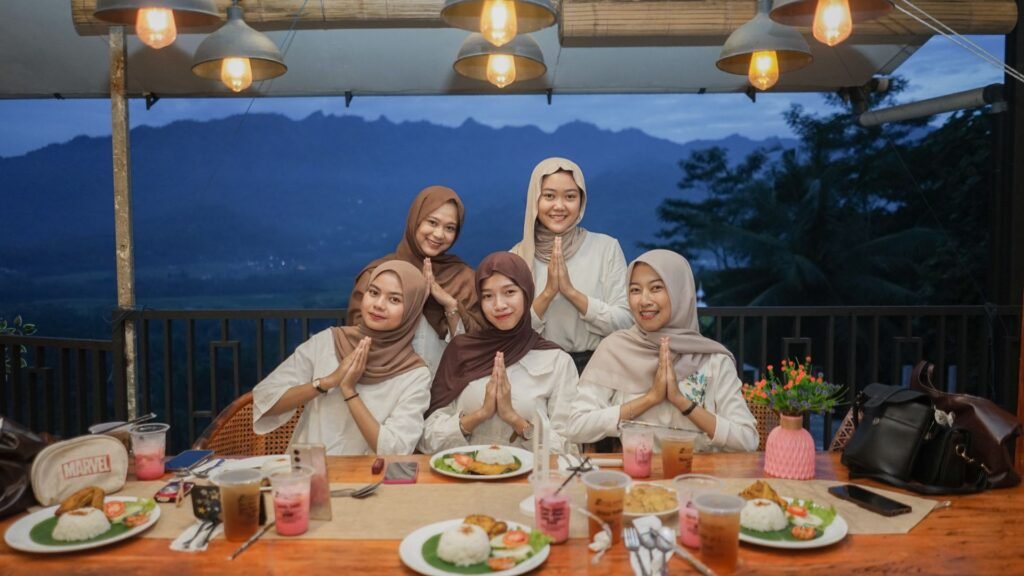 Kedai Bukit Rhema di sore hari