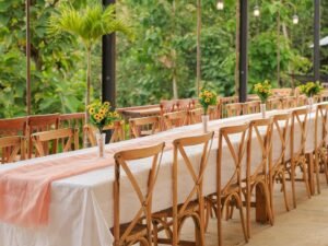 Plataran semi outdoor Kedai Bukit Rhema untuk keluarga dan rombongan untuk artikel cafe alam rute Jogja Borobudur