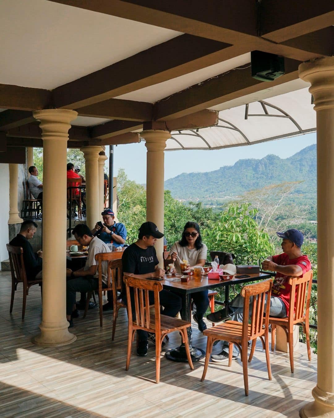 5 Cafe View Sawah dan Gunung di Magelang-Jogja untuk Healing Santai