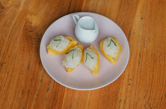 Snack ketan nangka dan oleh-oleh kuliner Kedai Bukit Rhema untuk artikel oleh-oleh kuliner Magelang