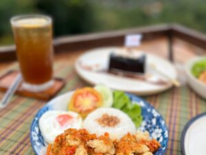 Ayam krispi sambal bawang pedas Kedai Bukit Rhema
