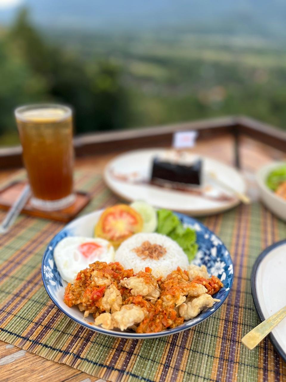 Ayam krispi sambal bawang pedas Kedai Bukit Rhema