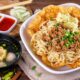 Rumah Makan Gloria Malang: cwie mie dengan pangsit goreng dan kuah terpisah